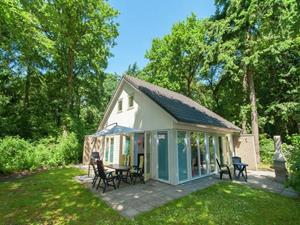 Heerlijkehuisjes.nl Comfortabel 8 persoons vakantiehuis, zeer ruim gelegen op vakantiepark in Friesland - Nederland - Europa - Oudemirdum