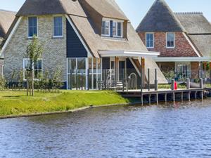 Heerlijkehuisjes.nl Luxe 8 persoons villa aan het Tjeukemeer in Friesland - Nederland - Europa - Delfstrahuizen