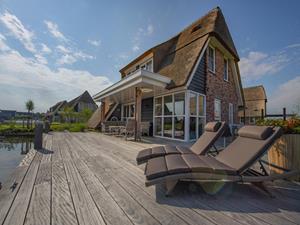 Heerlijkehuisjes.nl Luxe 8 persoons villa aan het Tjeukemeer in Friesland - Nederland - Europa - Delfstrahuizen