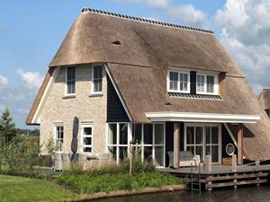Heerlijkehuisjes.nl Luxe 10 persoons villa met sauna aan het Tjeukemeer in Friesland - Nederland - Europa - Delfstrahuizen