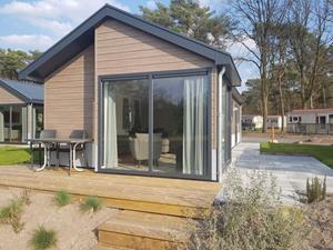 Heerlijkehuisjes.nl Chalet voor 4 personen op waterrijk park - Belgie - Europa - Mol