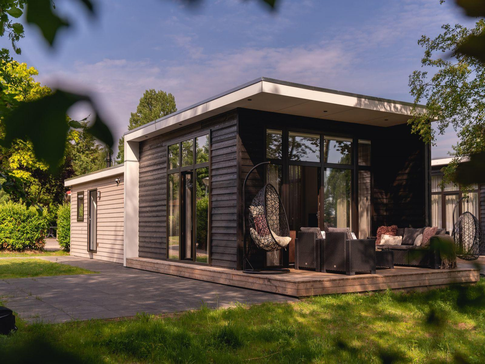 Heerlijkehuisjes.nl Luxe 6 persoons vakantiehuis aan het riviertje de Regge. - Nederland - Europa - Zuna