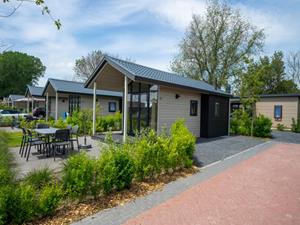 Heerlijkehuisjes.nl Compacte 4 persoons Tiny House met sfeerhaard op vakantiepark aan het Markermeer - Nederland - Europa - Bovenkarspel