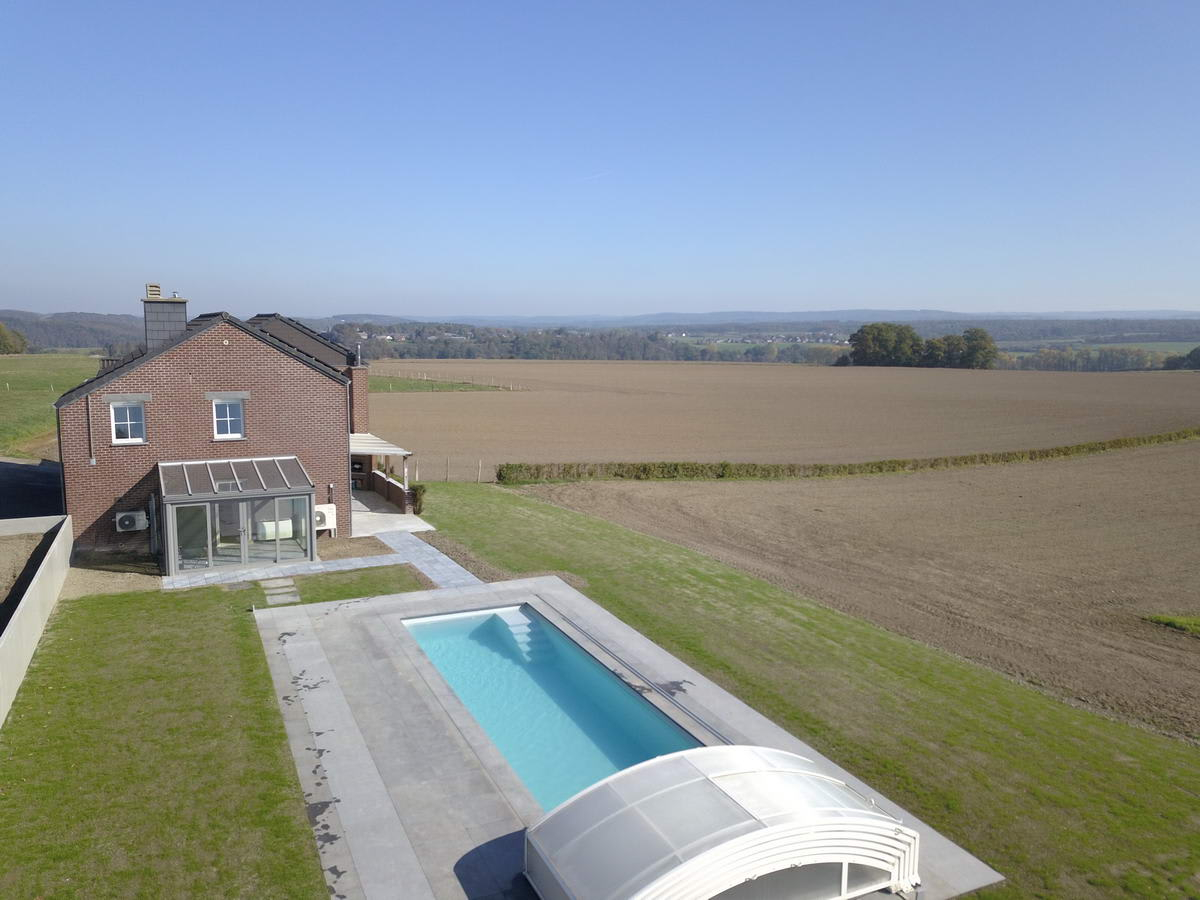 Heerlijkehuisjes.nl Prachtig 10 persoons vakantiehuis met eigen zwembad in de Ardennen - Belgie - Europa - Enneille