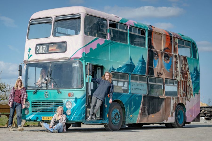 BBI-Travel 14-Daagse unieke roadtrip Zuid & Oost IJsland met kleine groep in een hostelbus
