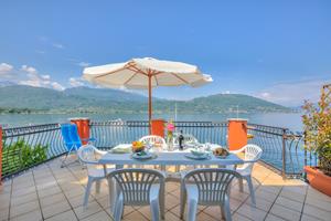 Bungalow.Net Red House Terrace Private Beach - Italië - Baveno