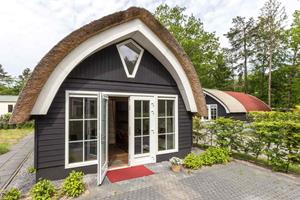 Heerlijkehuisjes.nl Luxe 4 persoons cottage op familiepark in het bos en nabij de Weerribben. - Nederland - Europa - De Bult