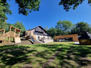 Heerlijkehuisjes.nl Luxe 18 persoons groepsaccommodatie met sauna en overdekt zwembad in Waulsort, België - Belgie - Europa - Waulsort