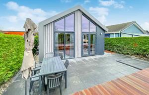 Heerlijkehuisjes.nl Modern 6 persoons chalet met omheinde tuin aan het water op een vakantiepark - Nederland - Europa - Wervershoof