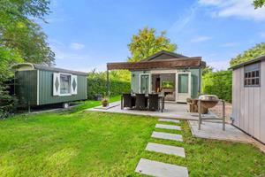 Heerlijkehuisjes.nl Prachtige 4 persoons vakantiewoning met een ruime tuin en een Pipowagen in Baarland - Nederland - Europa - Baarland