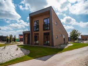 Heerlijkehuisjes.nl Ruime chalet voor 10 personen aan het IJsselmeer op een vakantiepark in Hindeloopen - Nederland - Europa - Hindeloopen