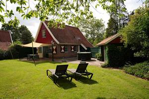 Heerlijkehuisjes.nl Luxe 4 persoons vakantiehuis met hottub, infrarood sauna en sunshower in de Achterhoek. - Nederland - Europa - Lievelde