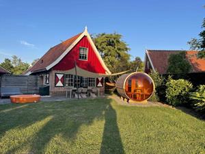 Heerlijkehuisjes.nl Luxe 6 persoons vakantiehuis met hottub, combi sauna en sunshower in de Achterhoek. - Nederland - Europa - Lievelde