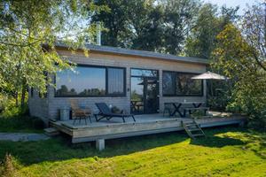 Heerlijkehuisjes.nl 4 persoons vakantiehuis met steiger aan het water in Pean-buiten, Friesland - Nederland - Europa - Nes
