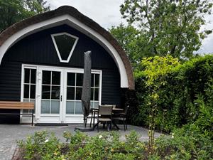 Heerlijkehuisjes.nl Luxe rietgedekte cottage voor 4 personen, gelegen aan de bosrand op een vakantiepark - Nederland - Europa - De Bult