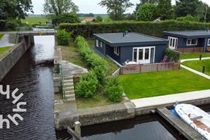 Heerlijkehuisjes.nl Aan de rivier de Tjonger gelegen 4 pers. vakantiehuis inclusief boot in Bantega, Friesland - Nederland - Europa - Schoterzijl