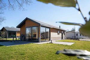 Heerlijkehuisjes.nl Vrijstaand 4 persoons chalet bij het water op park De IJssel Eilanden - Nederland - Europa - Kampen