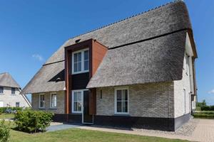 Heerlijkehuisjes.nl Luxe 12 persoons villa met prive sauna aan het Tjeukemeer in Friesland - Nederland - Europa - Delfstrahuizen