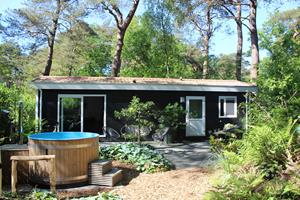 Heerlijkehuisjes.nl Bosrijke 4 persoons chalet met hottub en sauna in grote privé tuin in Diever - Nederland - Europa - Diever