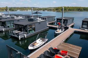 Heerlijkehuisjes.nl Mooi 4-6 persoons houseboat aan de Mookerplas in Limburg met uitzicht op water en natuur - Nederland - Europa - Middelaar