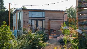 Heerlijkehuisjes.nl Knus Tiny House voor 4 personen op een waterrijk vakantiepark aan de IJssel - Nederland - Europa - Olburgen