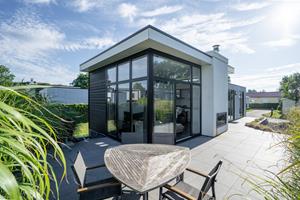 Heerlijkehuisjes.nl 4 persoons vakantiewoning met hoge raampartijen op een vakantiepark in Breskens - Nederland - Europa - Breskens