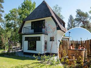 Heerlijkehuisjes.nl Luxe villa voor 8 personen met hottub gelegen op vakantiepark midden op de Veluwe - Nederland - Europa - Beekbergen