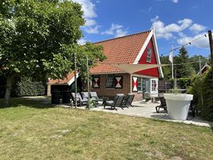 Heerlijkehuisjes.nl Luxe 6 persoons vakantiehuis met hottub en Finse sauna op vakantiepark in de Achterhoek. - Nederland - Europa - Lievelde