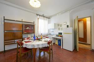 Bungalow.Net Sergio Il Gufo- Flowers - Historic Center - Italië - Toscolano Maderno