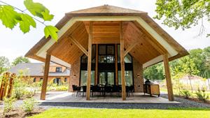 Heerlijkehuisjes.nl Luxe 10-persoons villa met privé zwembad, bubbelbad en sauna op een vakantiepark - Nederland - Europa - Wekerom