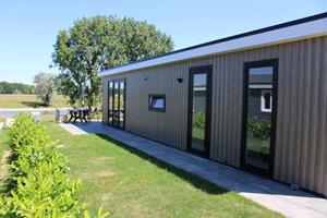 Heerlijkehuisjes.nl 5 persoons vakantiehuis met uitzicht over de IJssel op recreatiepark Rhederlaagse Meren - Nederland - Europa - Lathum