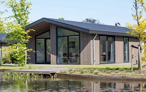 Heerlijkehuisjes.nl 4 persoons lodge gelegen aan het water op vakantiepark Molenvelden in Veldhoven - Nederland - Europa - Veldhoven