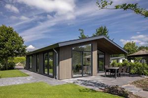 Heerlijkehuisjes.nl 4 persoons lodge met ligbad aan het water op vakantiepark Molenvelden in Veldhoven - Nederland - Europa - Veldhoven