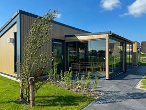 Heerlijkehuisjes.nl 4 persoons Docklodge aan het water met eigen insteekhaven in Delfstrahuizen - Nederland - Europa - Delfstrahuizen