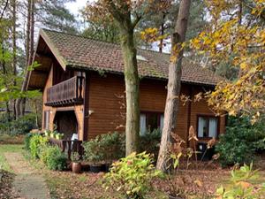 Heerlijkehuisjes.nl Sfeervol 2-persoons chalet met een ruime tuin midden in het bos in Essen, België - Belgie - Europa - Essen