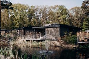 Heerlijkehuisjes.nl Luxe Waterlodge met hottub voor 4 personen op Utrechtse Heuvelrug - Nederland - Europa - Rhenen