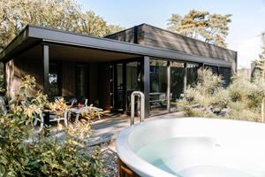 Heerlijkehuisjes.nl Luxe familie eco-lodge met hottub voor 6 personen op park op de Utrechtse Heuvelrug - Nederland - Europa - Rhenen
