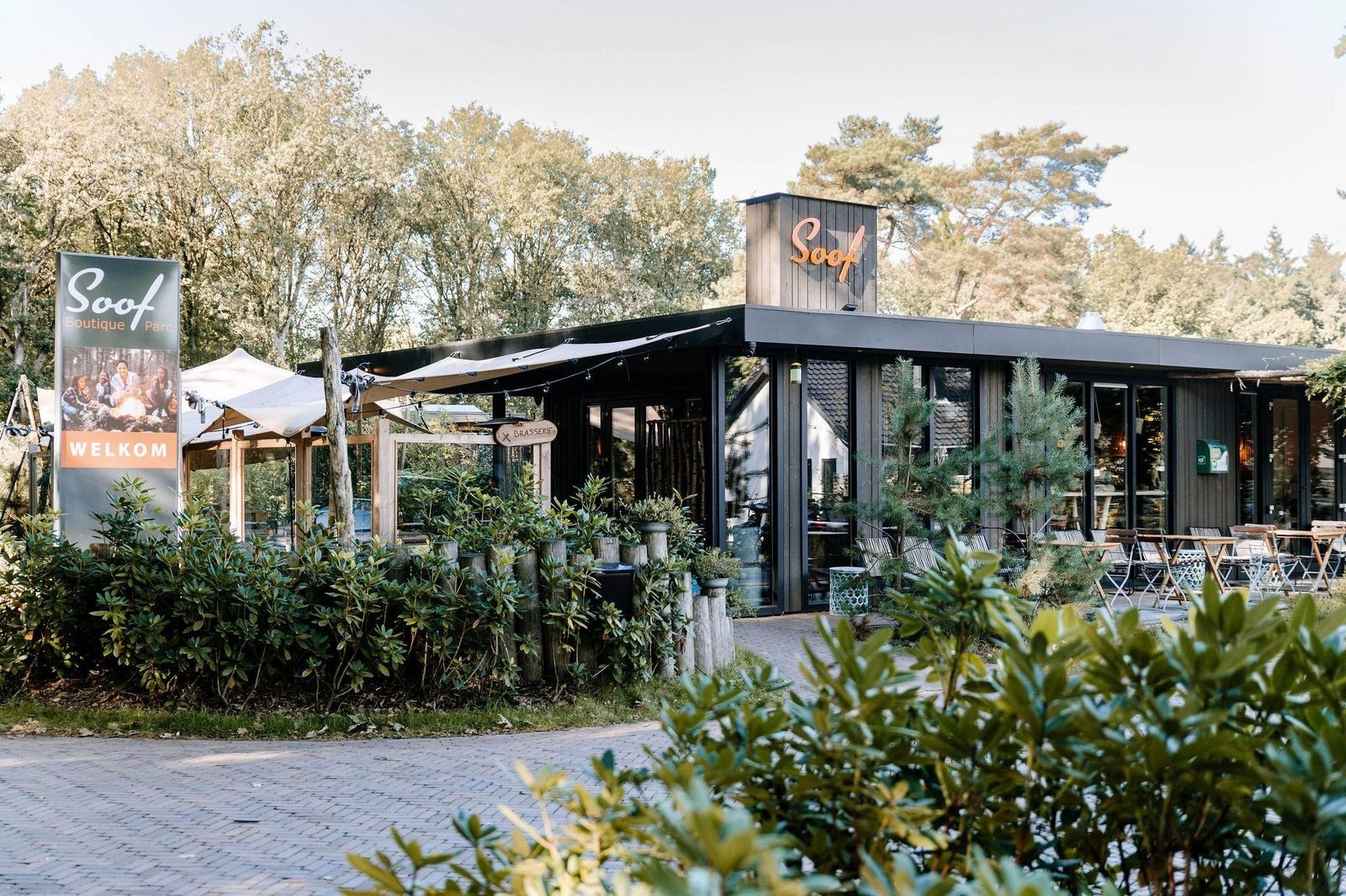 EenVakantieHuisje.nl Luxe Waterlodge met hottub - 4 persoons - Rhenen
