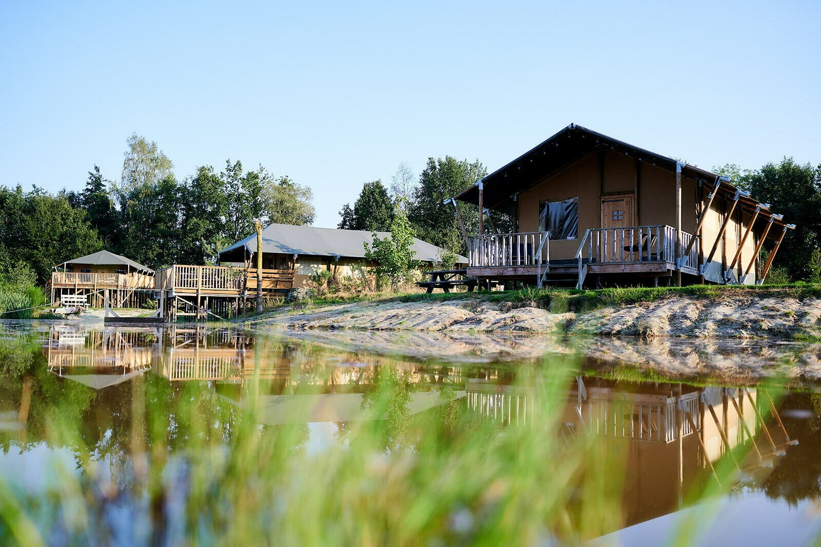 EenVakantieHuisje.nl Luxe safaritent aan het water - 6 personen - Nieuw Heeten
