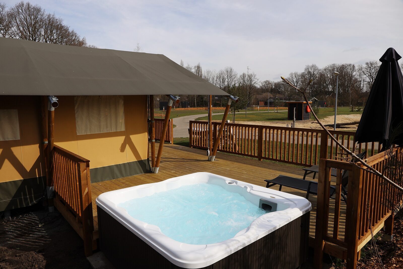 EenVakantieHuisje.nl Luxe wellness safaritent vlak bij de holterberg - 6 personen - Nieuw Heeten