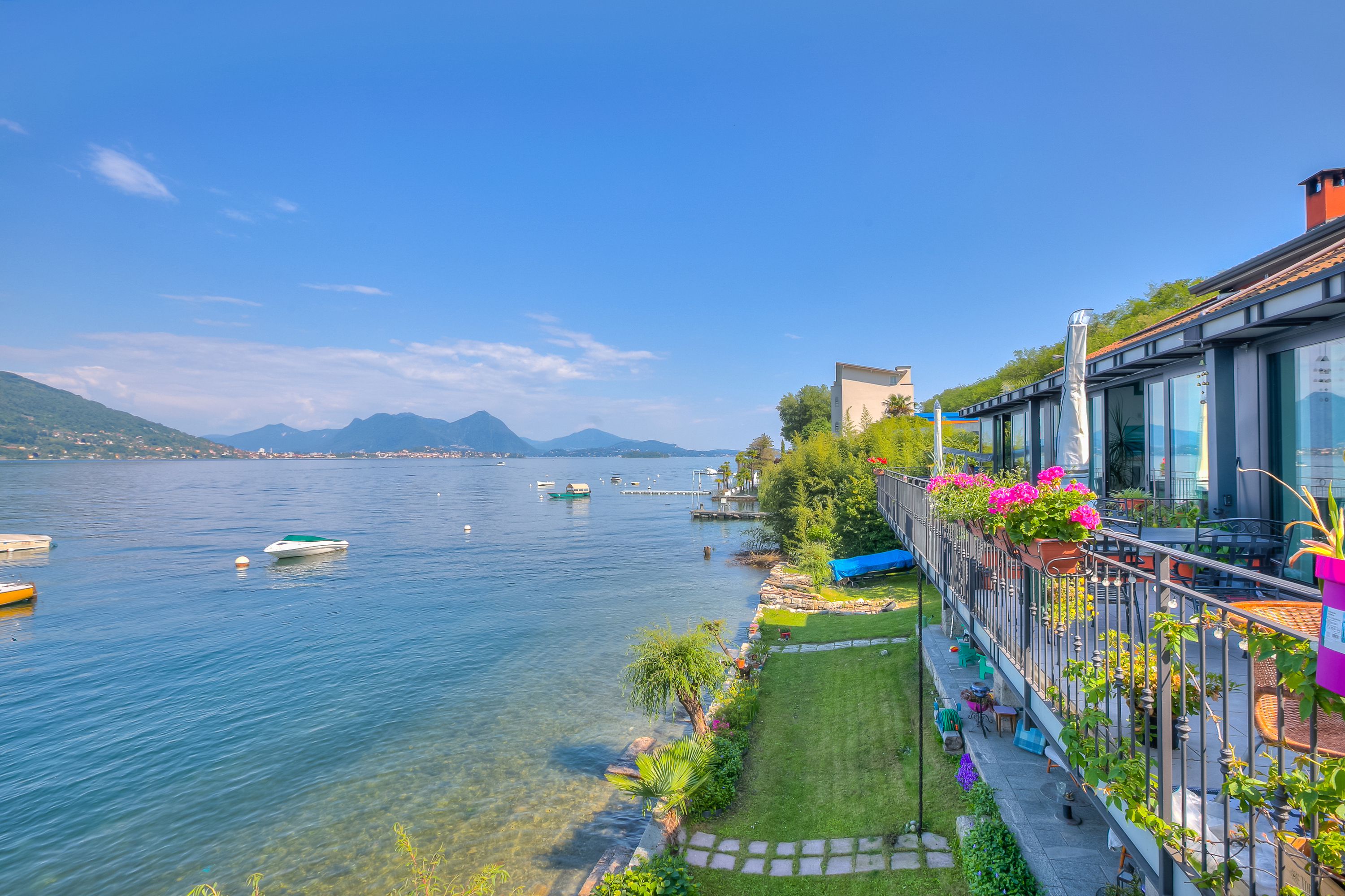 Bungalow.Net Red House Terrace Private Beach - Italië - Baveno