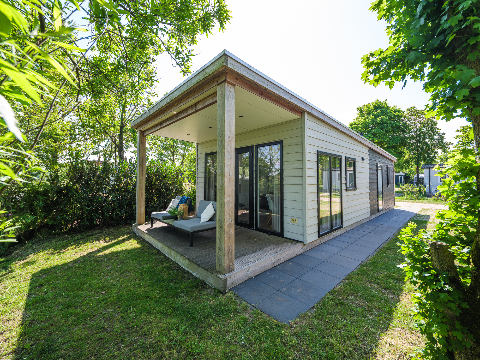 Bungalow.Net River Lodge 'Wellnesshuus' with whirlpool, sauna, bathtub, and sun shower | 2 people - Nederland - Zuna