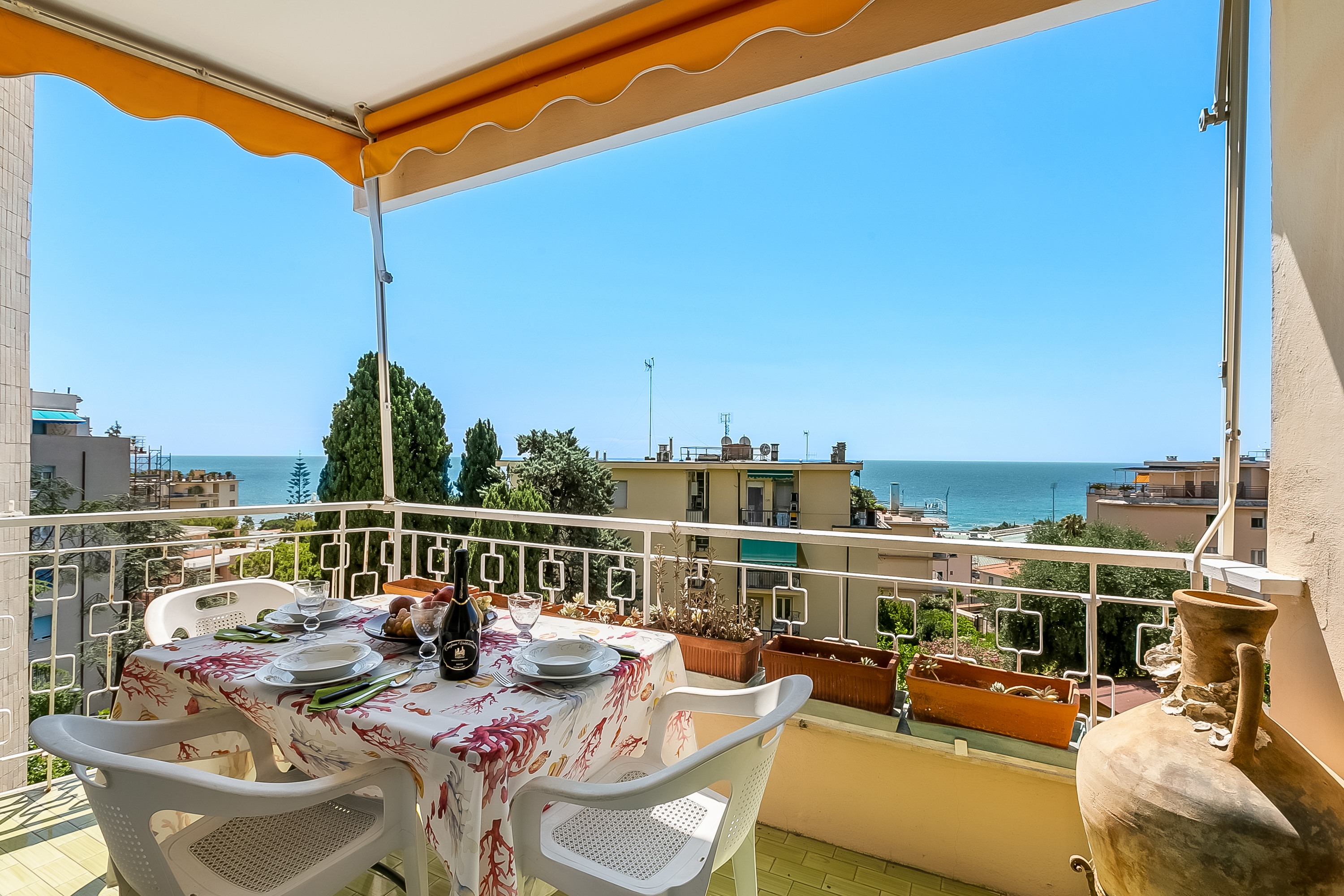 Bungalow.Net Owl House - Italië - Sanremo