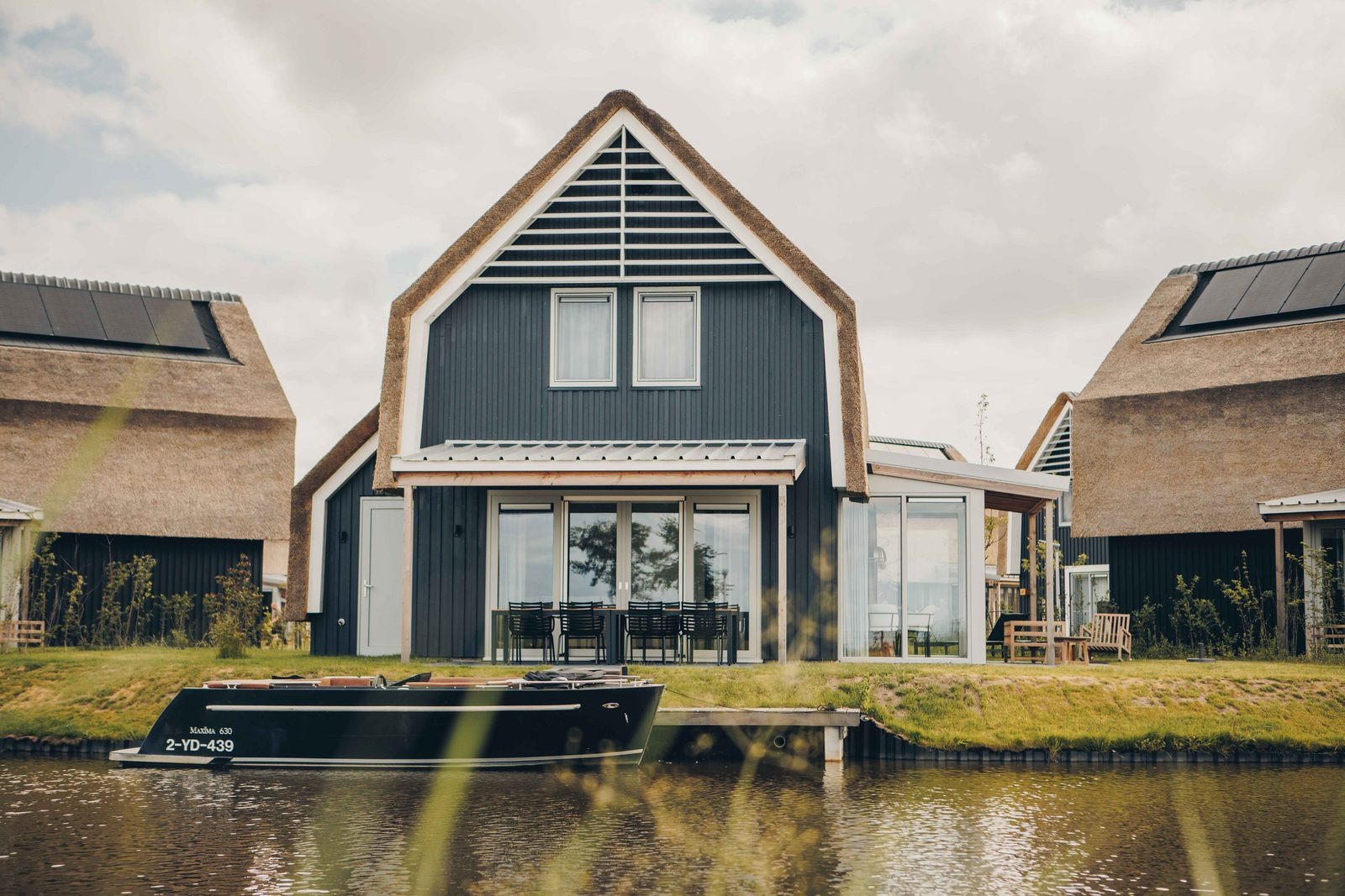 EenVakantieHuisje.nl Vakantievilla met zicht op haven & sauna 8-persoons - Heeg
