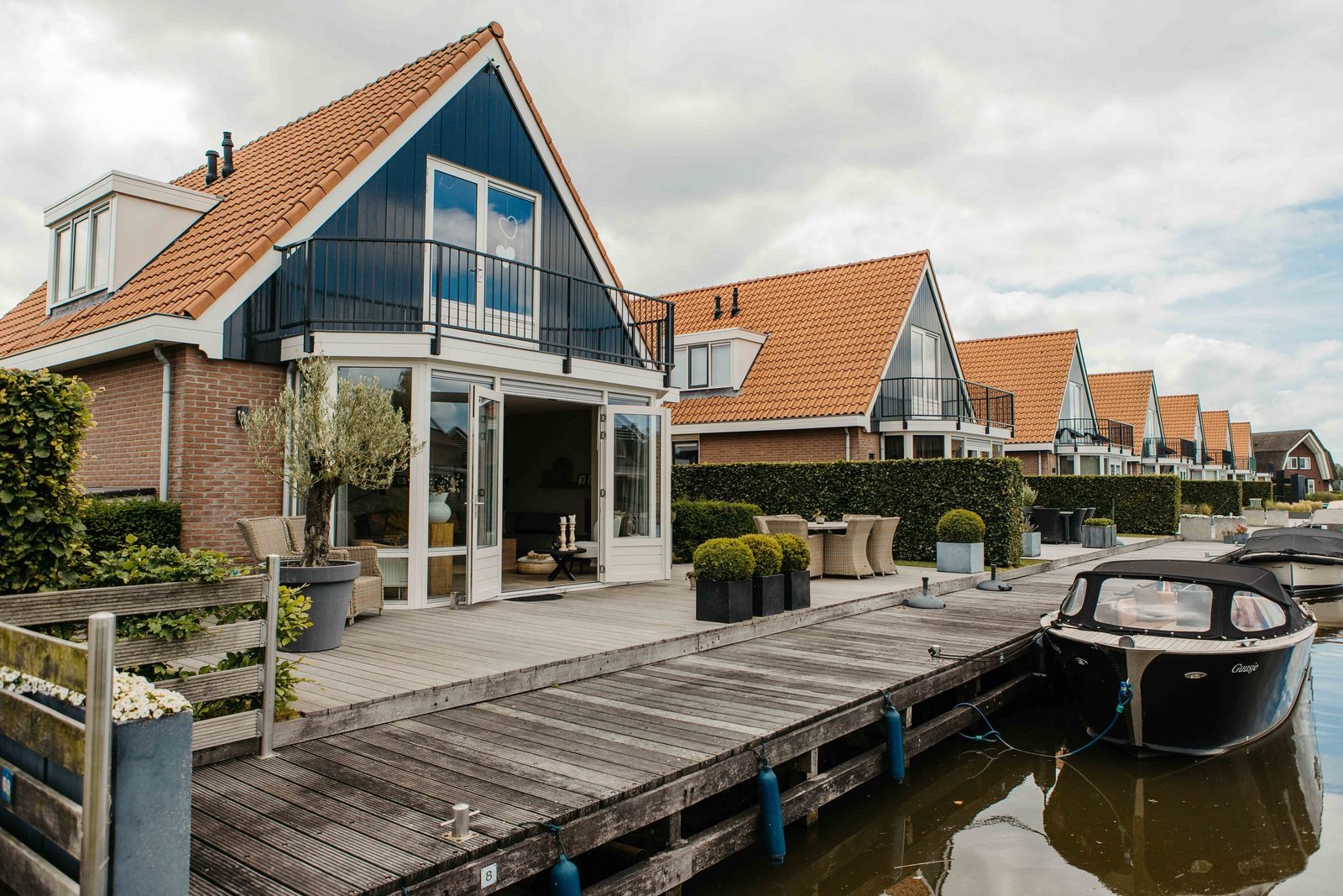 EenVakantieHuisje.nl Vakantievilla met terras en zicht op haven 6-persoons - Heeg