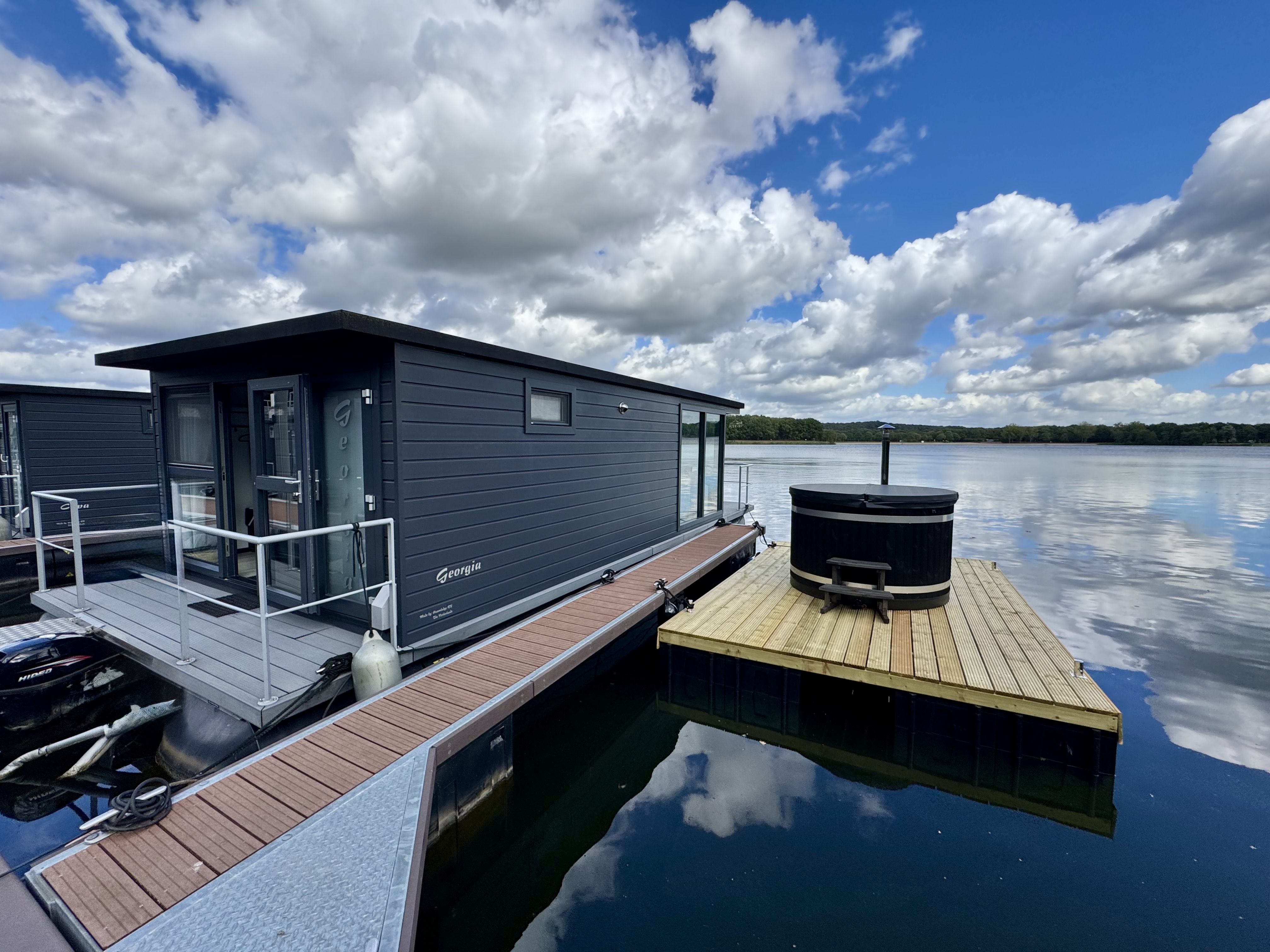 Bungalow.Net Houseboat Marina Mookerplas 4-6 persons (with Hottub) - Nederland - Middelaar