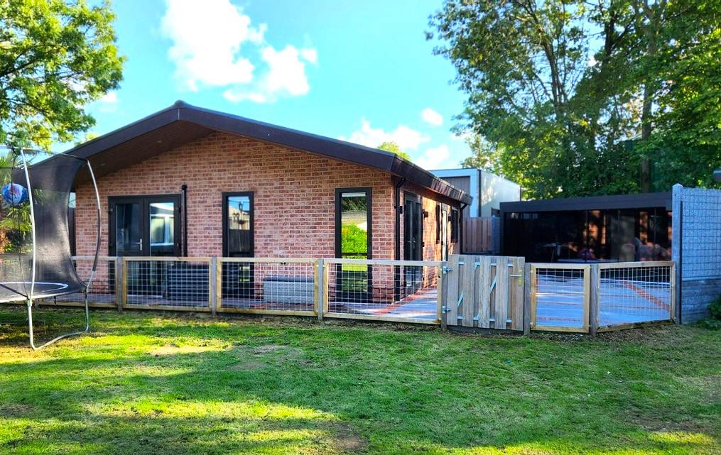 Bungalow.Net Brick Lodge with Hot Tub | 6 persons - Nederland - Lathum