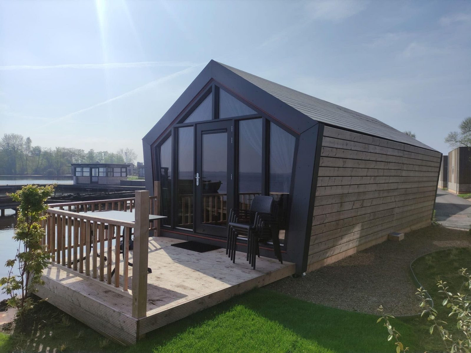 EenVakantieHuisje.nl Tiny House met panorama uitzicht op de haven 4 -personen - Wanneperveen
