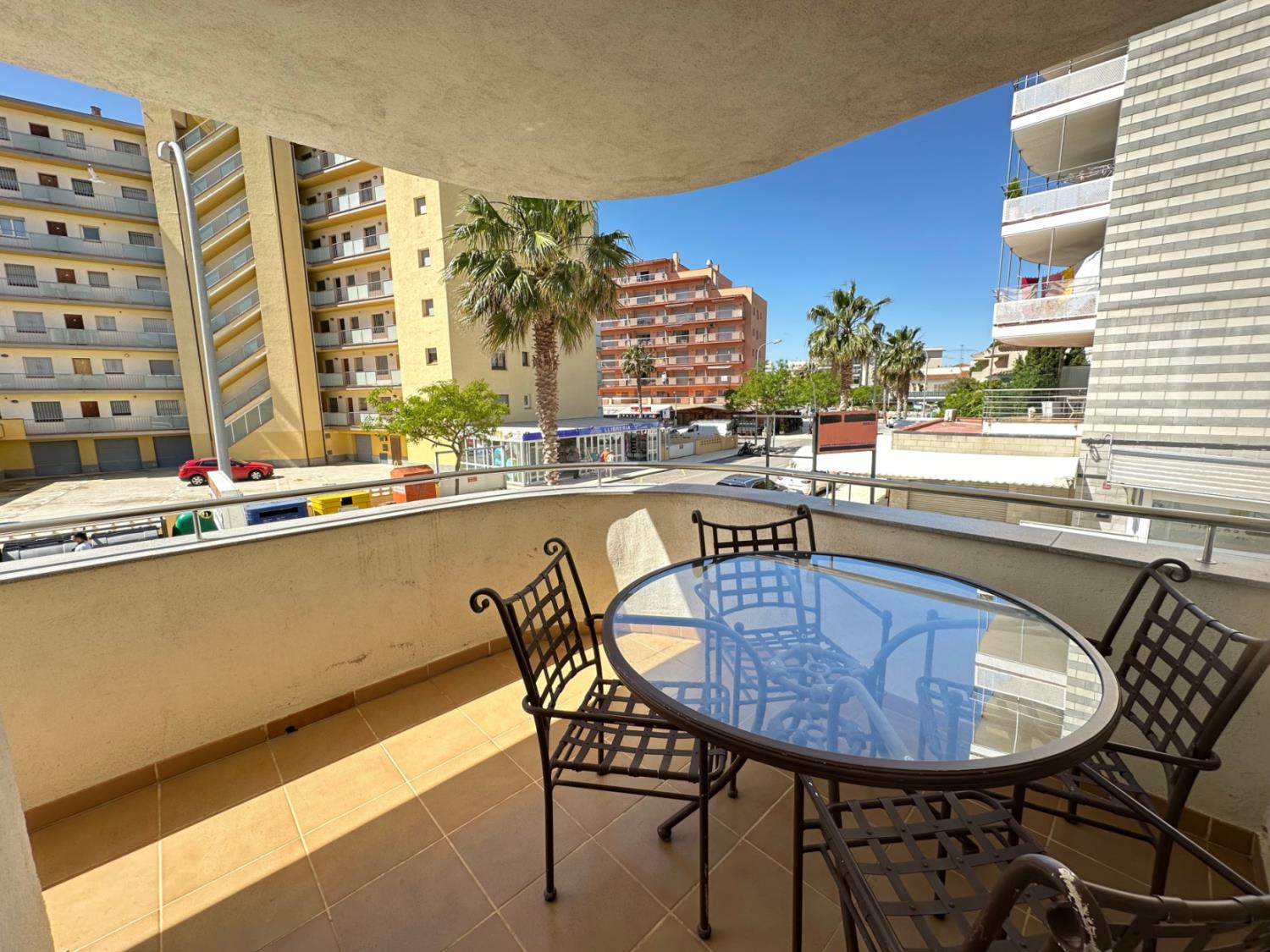 Bungalow.Net Drugstore B D - Spanje - Roses