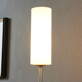 Lampenwelt Discrete staande lamp Vinsta met smal glazen kap